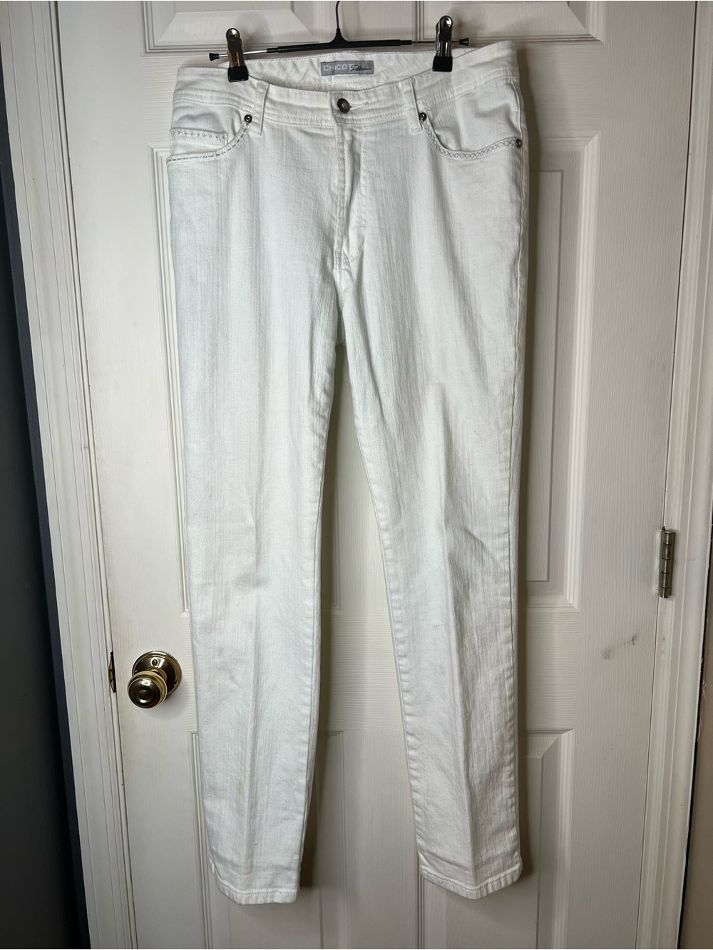 Chicos Platinum White Embellished Jean Size1 Floral Embroidered Rhinestone Bling